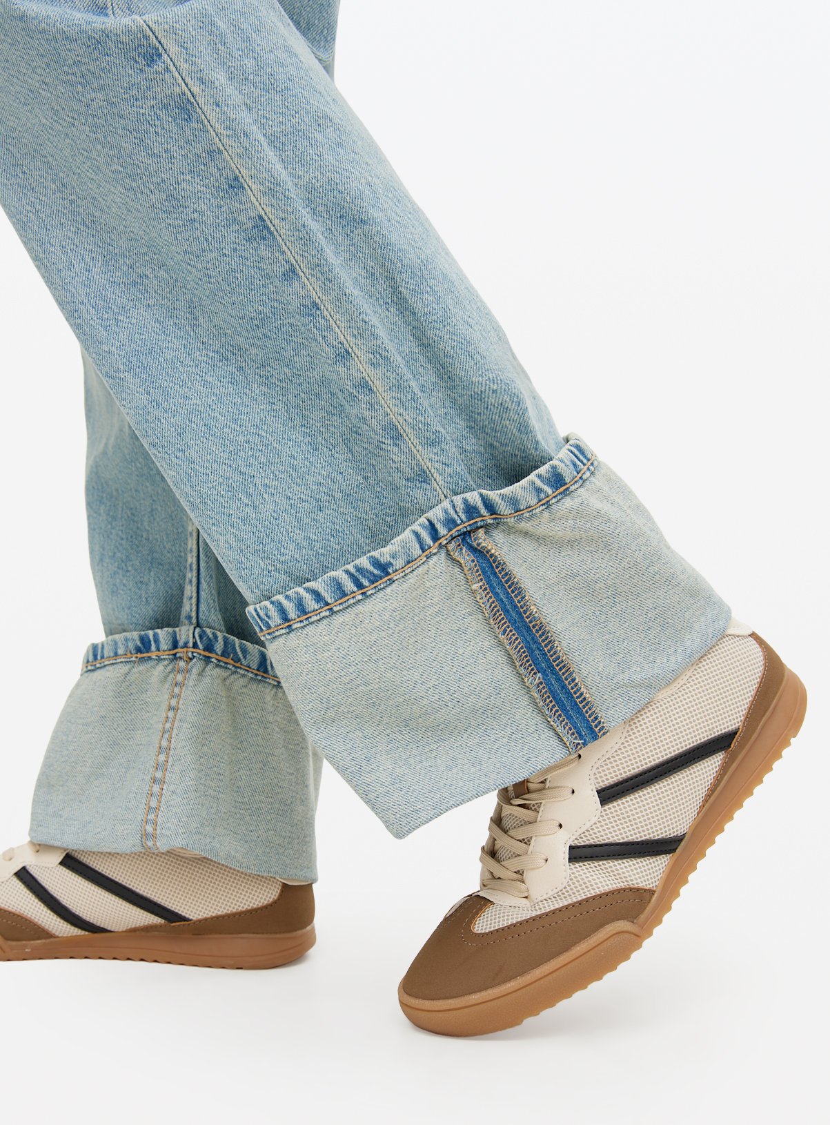 Light Wash Baggy Wide Leg Turn Up Hem Denim Jeans  14R - Image 3 thumbnail